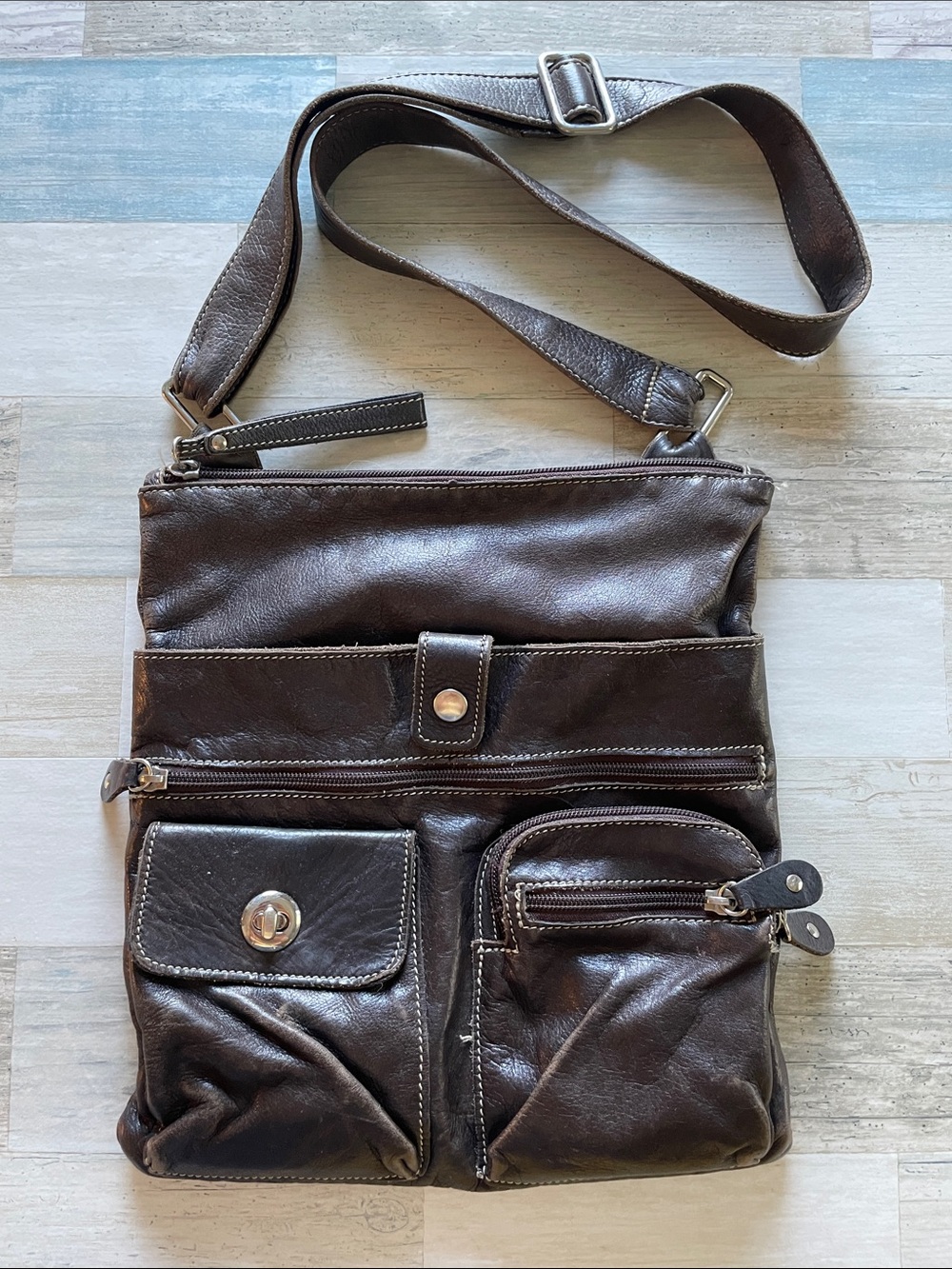 Roots Dark Vintage Brown Leather Crossbody Bag with Front Pockets